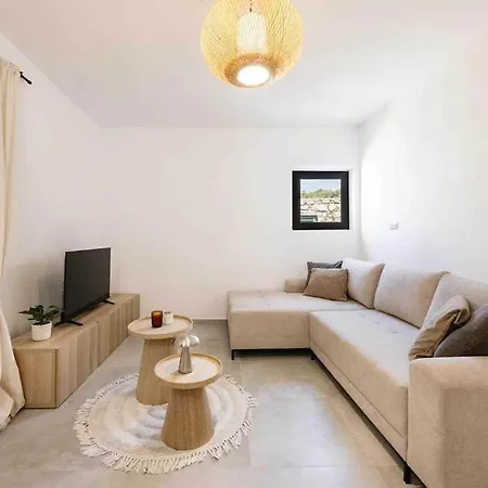 Jadra By The Sea Guest house